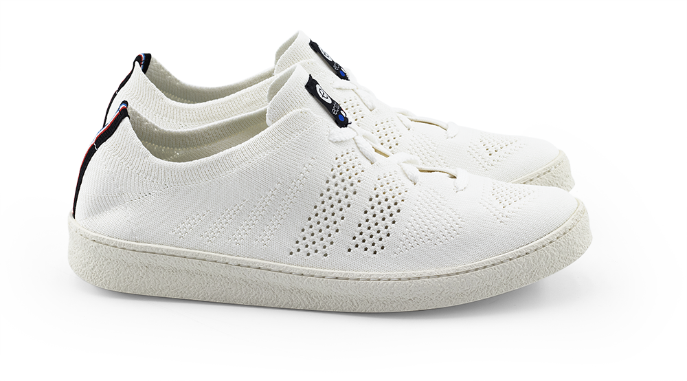 chaussures legeres en toile blanche